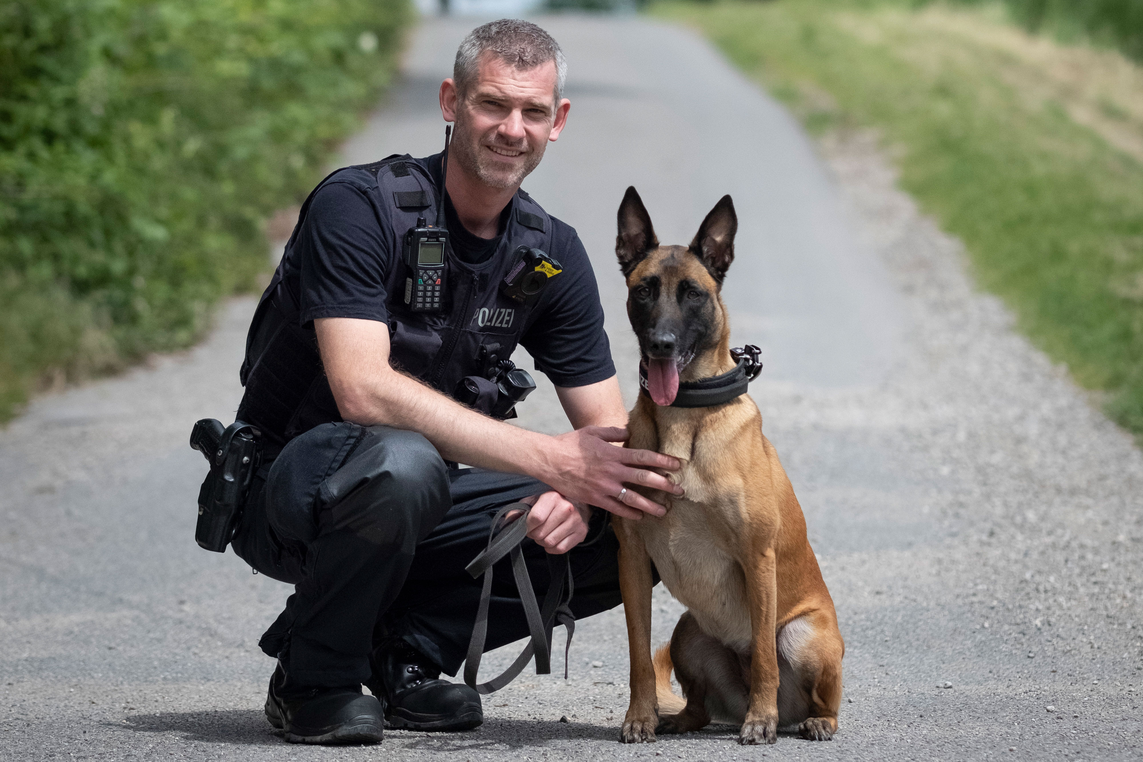 Animal sniffers: Malinois dog Misty and police superintendent Hendrik Wannagat are a well-coordinated team.
