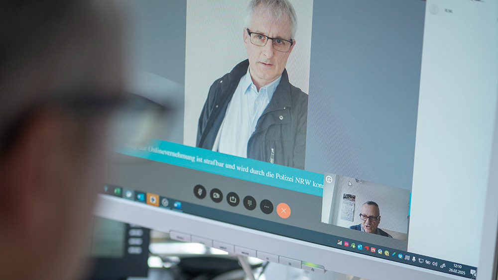 Eine Online-Vernehmung auf dem Bildschirm