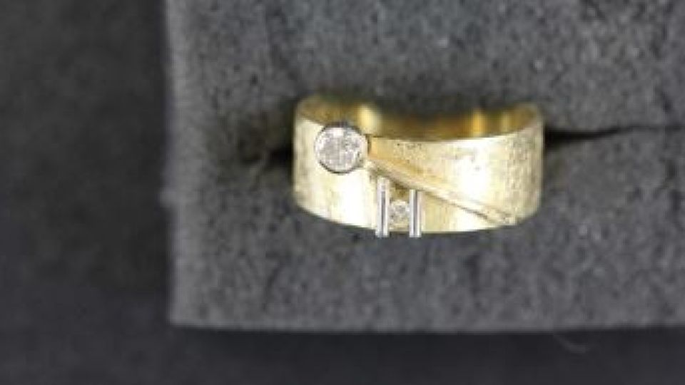 Ring aus Gold von oben